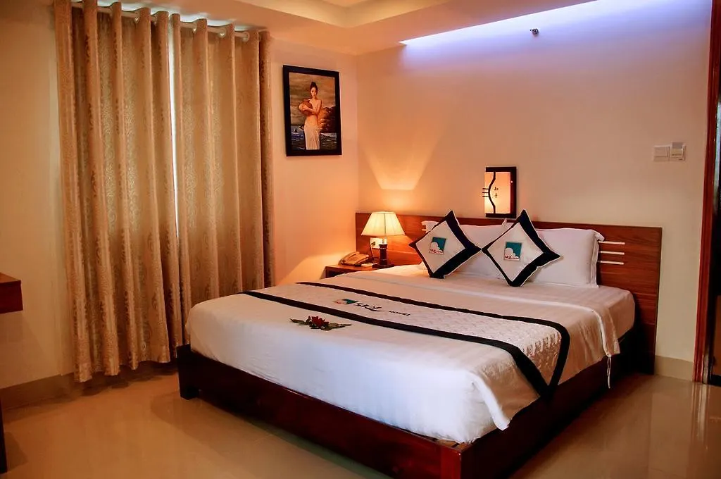 Pearl City Hotel Нячанг