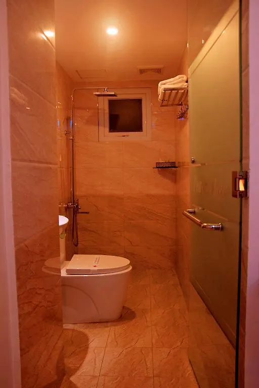 Pearl City Hotel Нячанг
