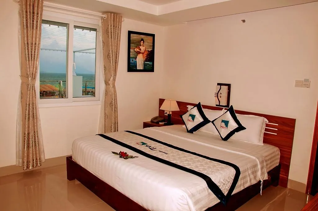 Pearl City Hotel Нячанг