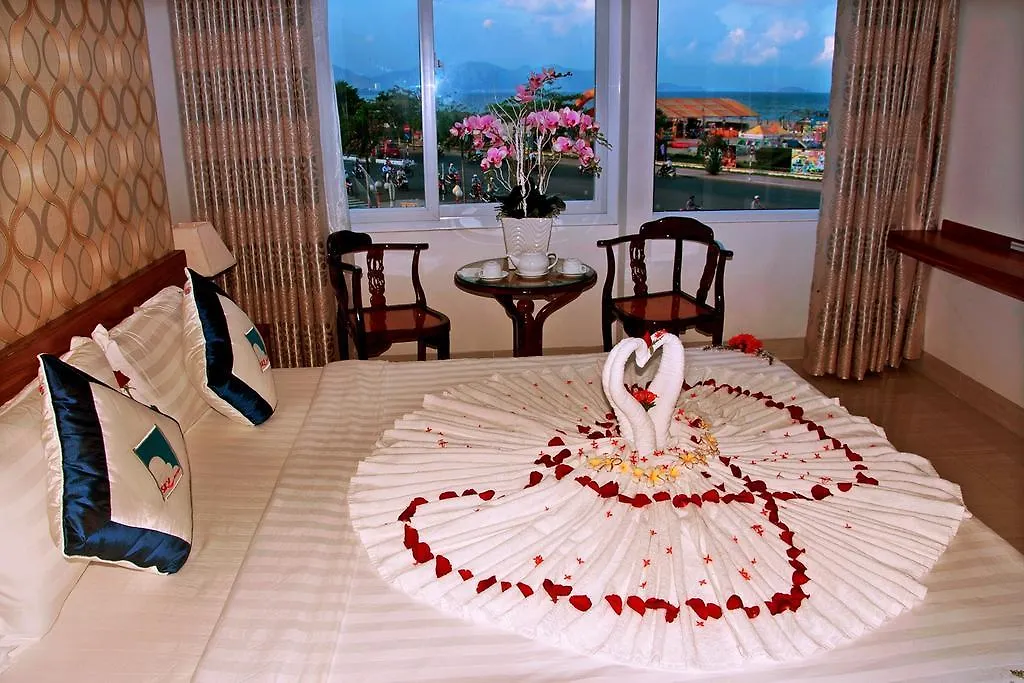 Pearl City Hotel Нячанг