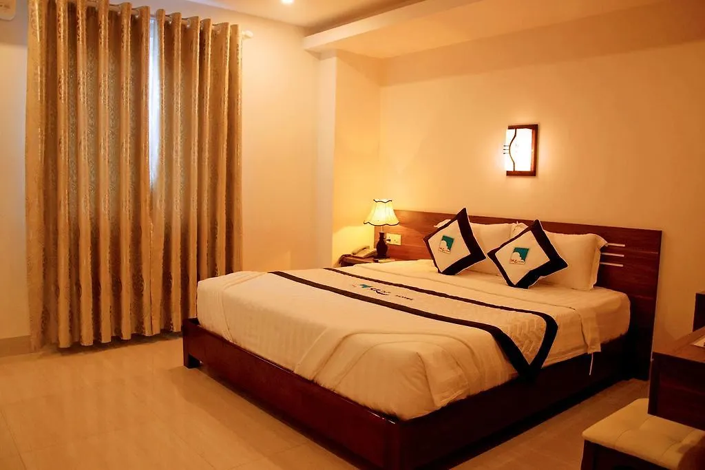 Pearl City Hotel Нячанг
