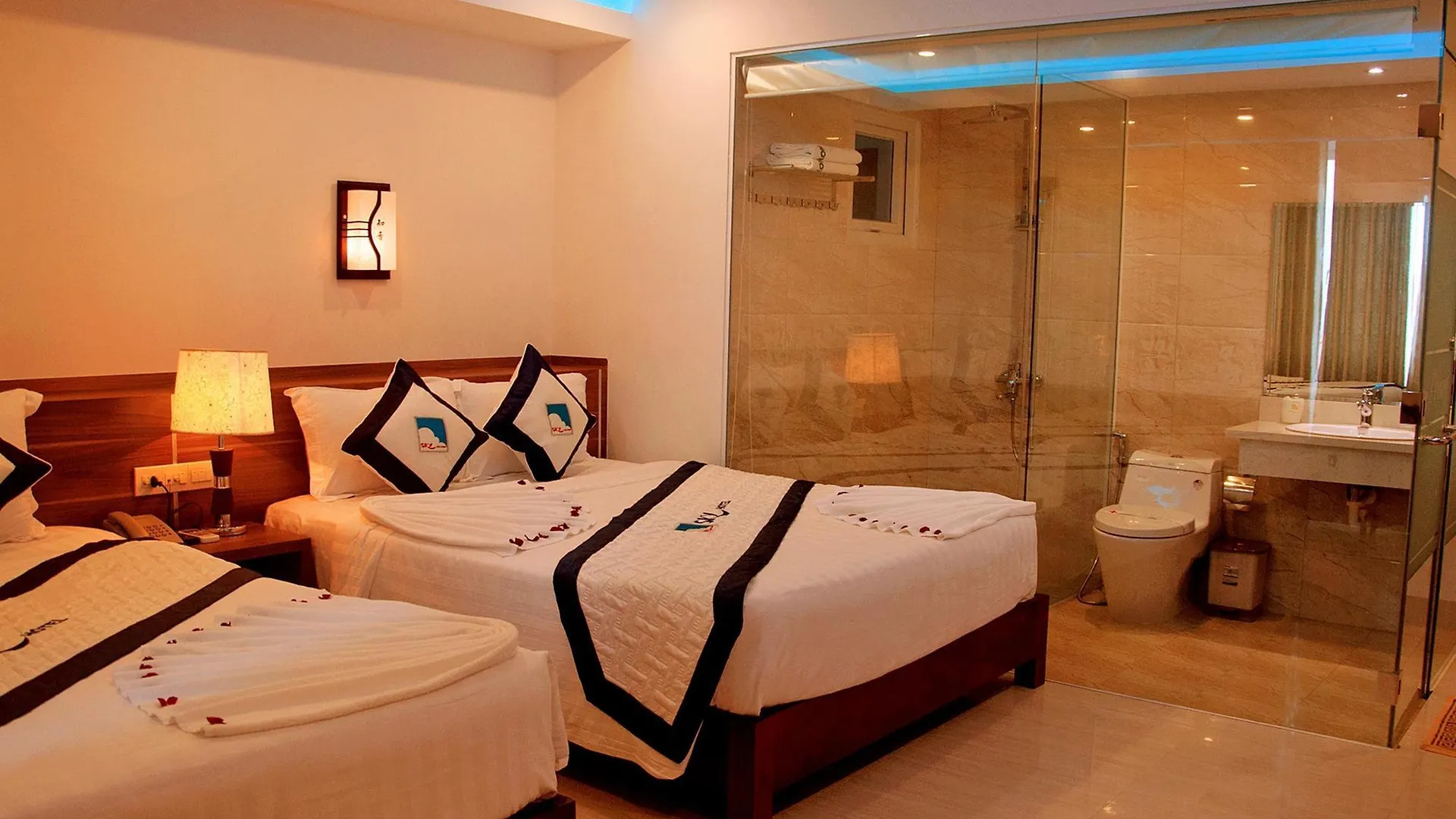 Pearl City Hotel Нячанг
