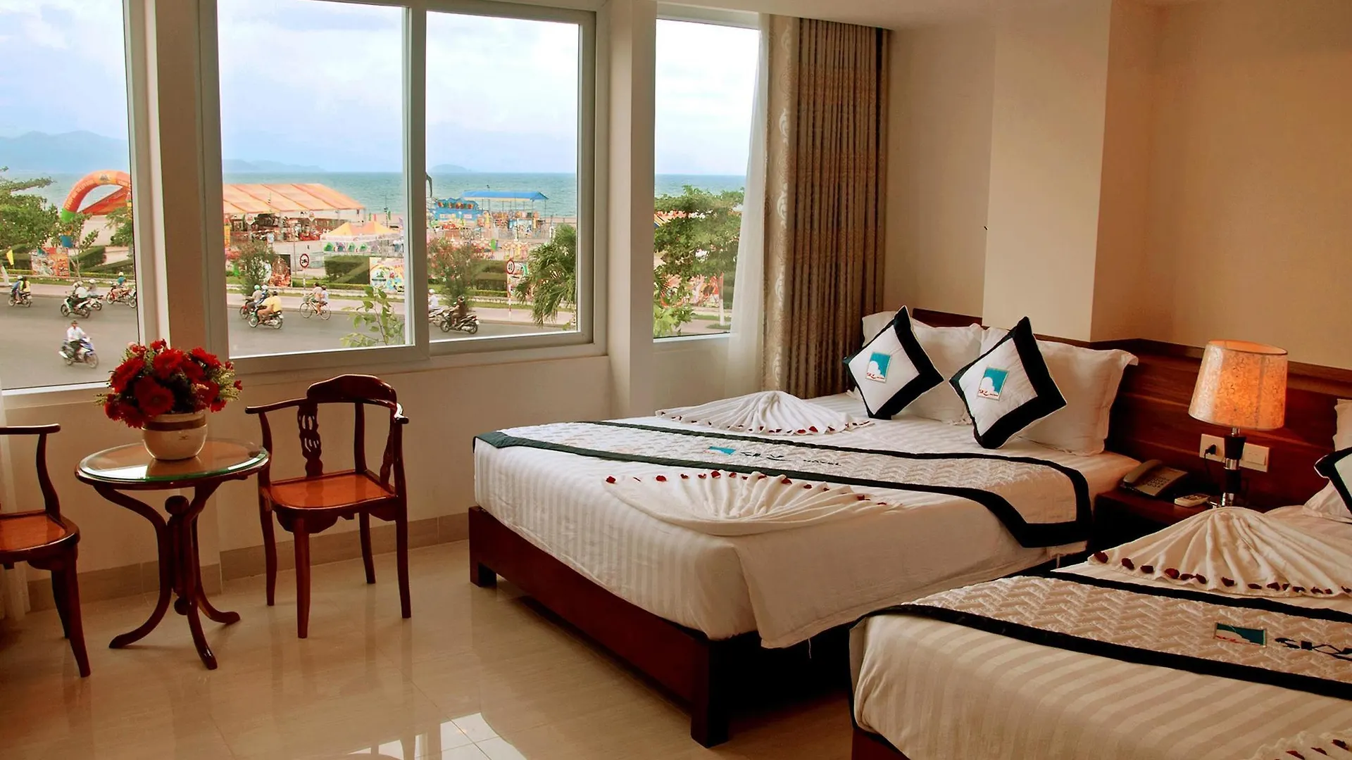 Pearl City Hotel Нячанг